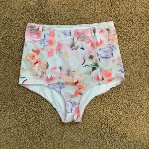 Kortni Jeane bottoms